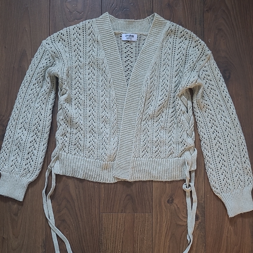 Chic Cream Cardigan with Lace Detailing